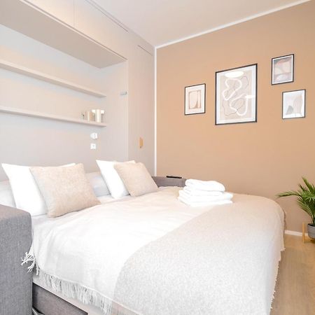 Apartmán Bright 2Br - 8Th Floor, Balcony, Free Parking - By Gravity Praha Exteriér fotografie