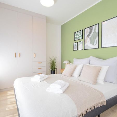 Apartmán Bright 2Br - 8Th Floor, Balcony, Free Parking - By Gravity Praha Exteriér fotografie