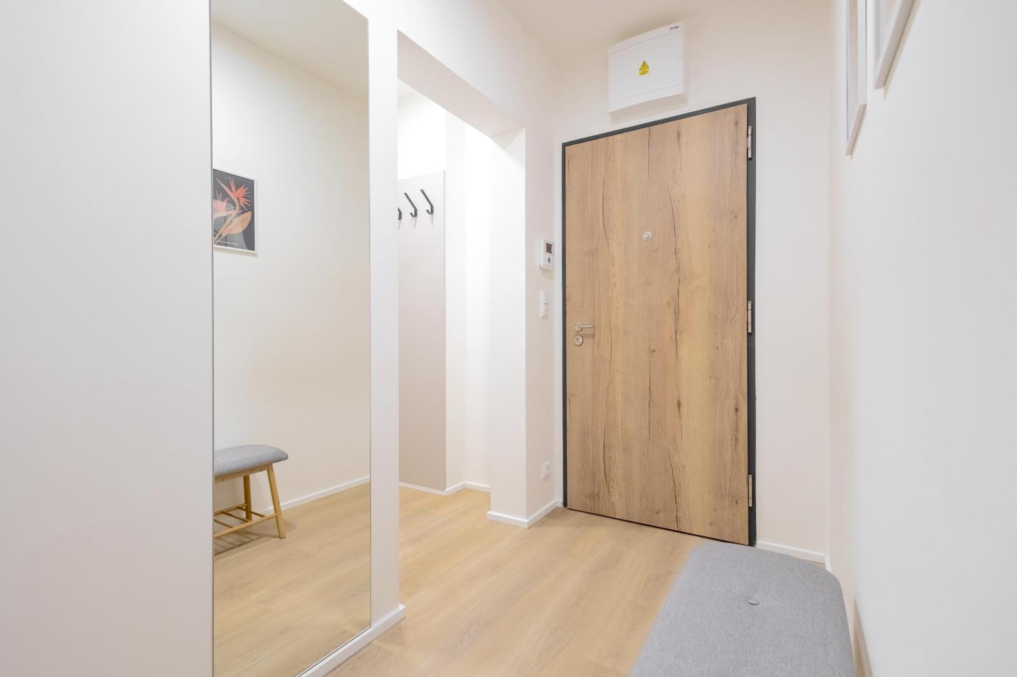 Apartmán Bright 2Br - 8Th Floor, Balcony, Free Parking - By Gravity Praha Exteriér fotografie