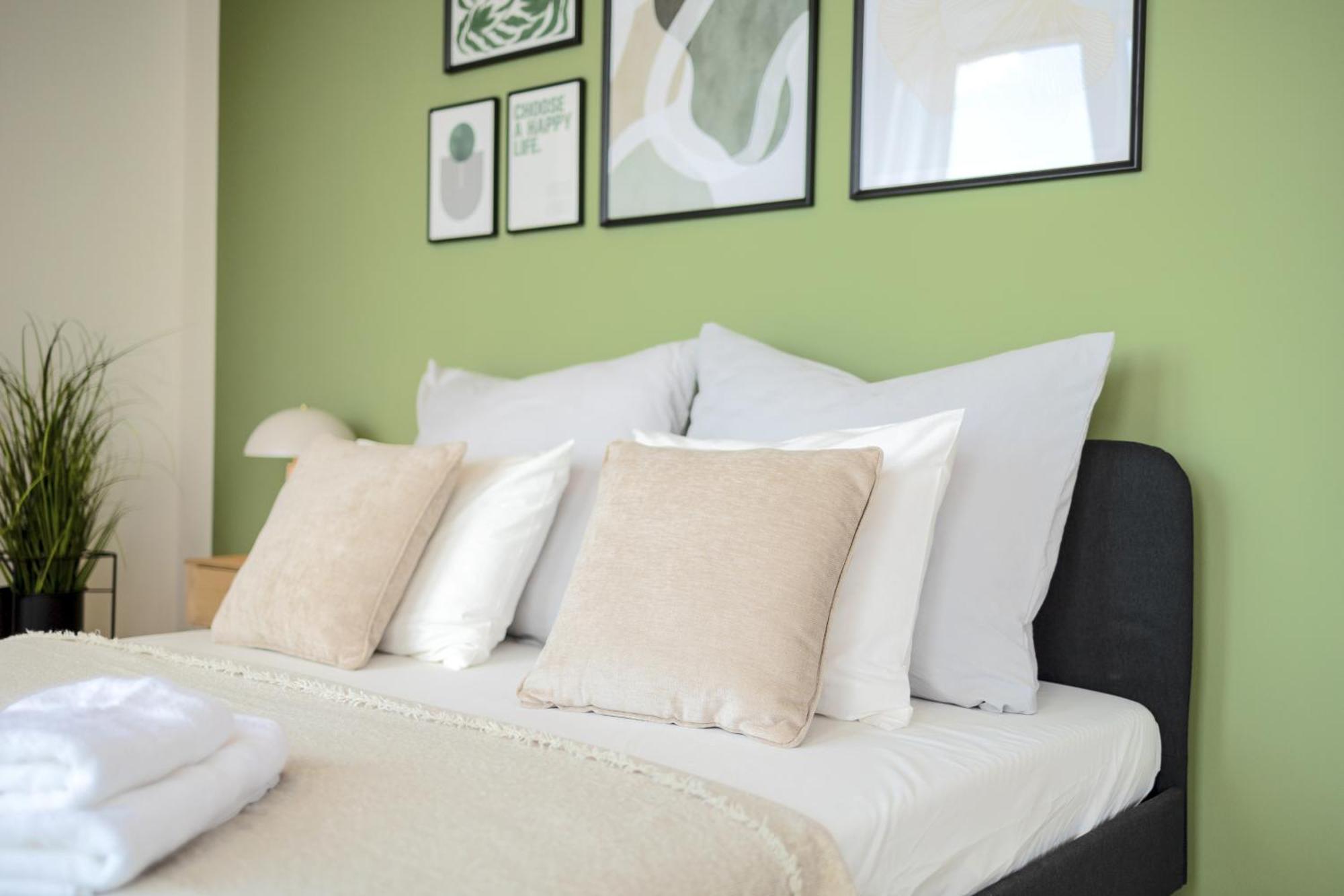 Apartmán Bright 2Br - 8Th Floor, Balcony, Free Parking - By Gravity Praha Exteriér fotografie