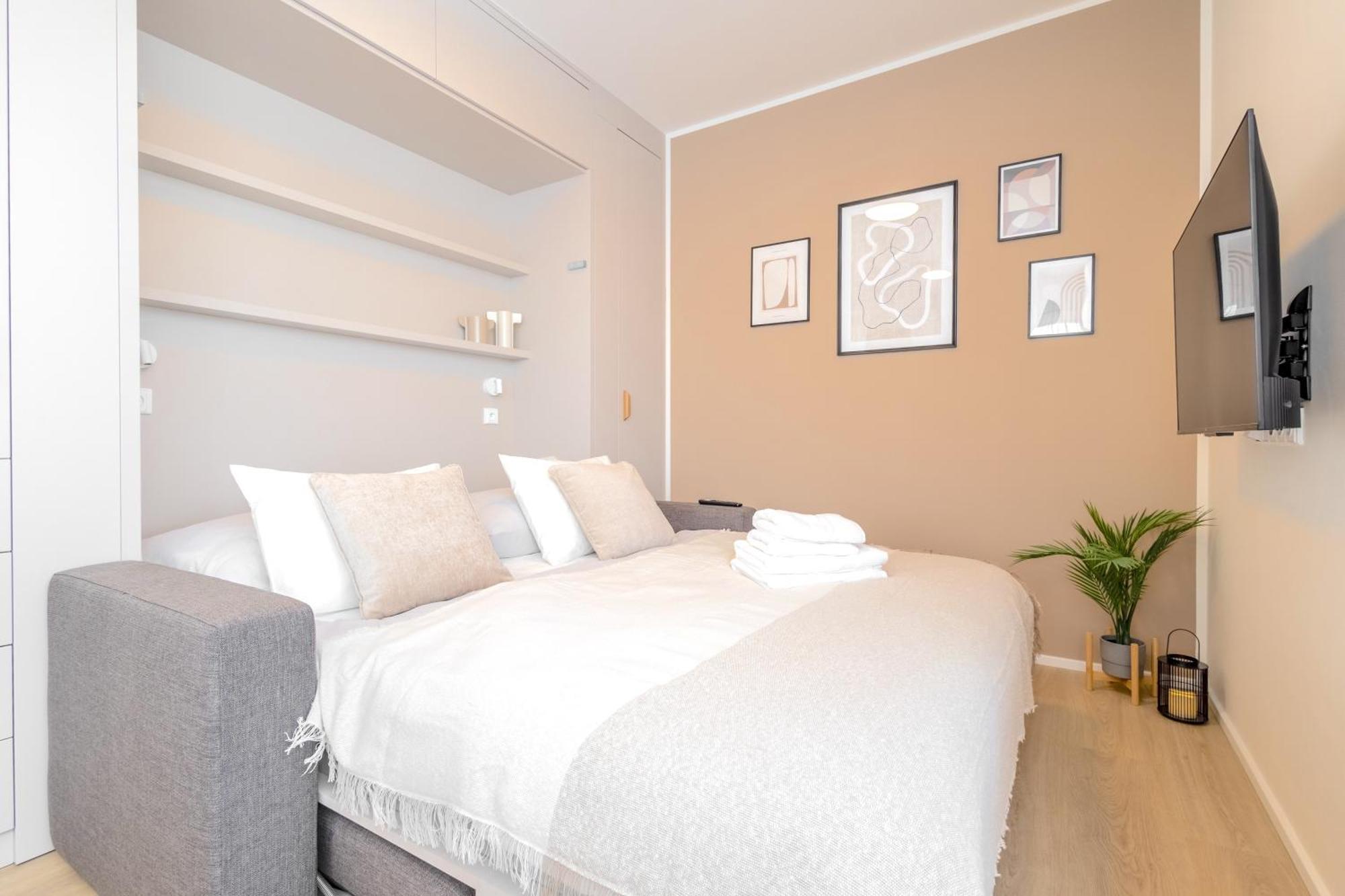 Apartmán Bright 2Br - 8Th Floor, Balcony, Free Parking - By Gravity Praha Exteriér fotografie