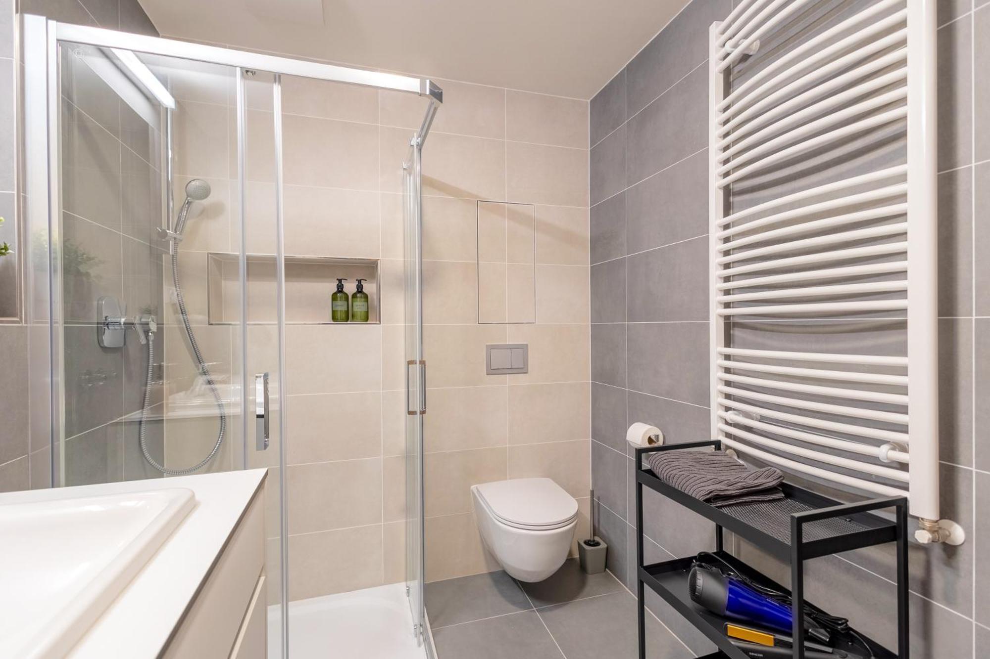 Apartmán Bright 2Br - 8Th Floor, Balcony, Free Parking - By Gravity Praha Exteriér fotografie