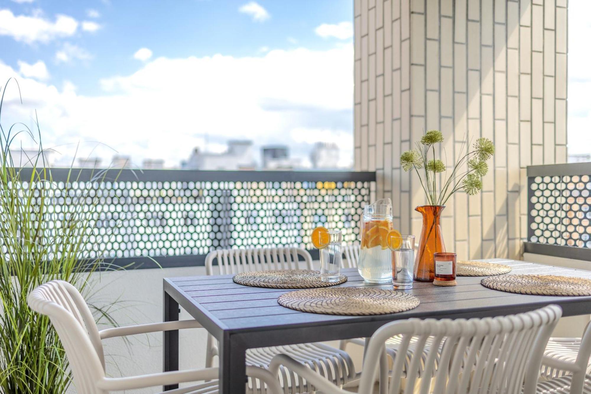 Apartmán Bright 2Br - 8Th Floor, Balcony, Free Parking - By Gravity Praha Exteriér fotografie