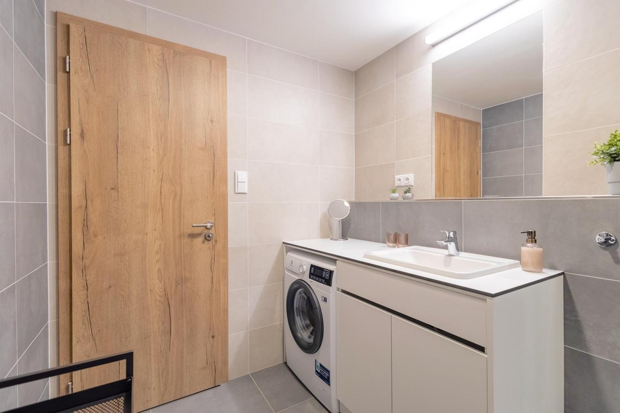 Apartmán Bright 2Br - 8Th Floor, Balcony, Free Parking - By Gravity Praha Exteriér fotografie