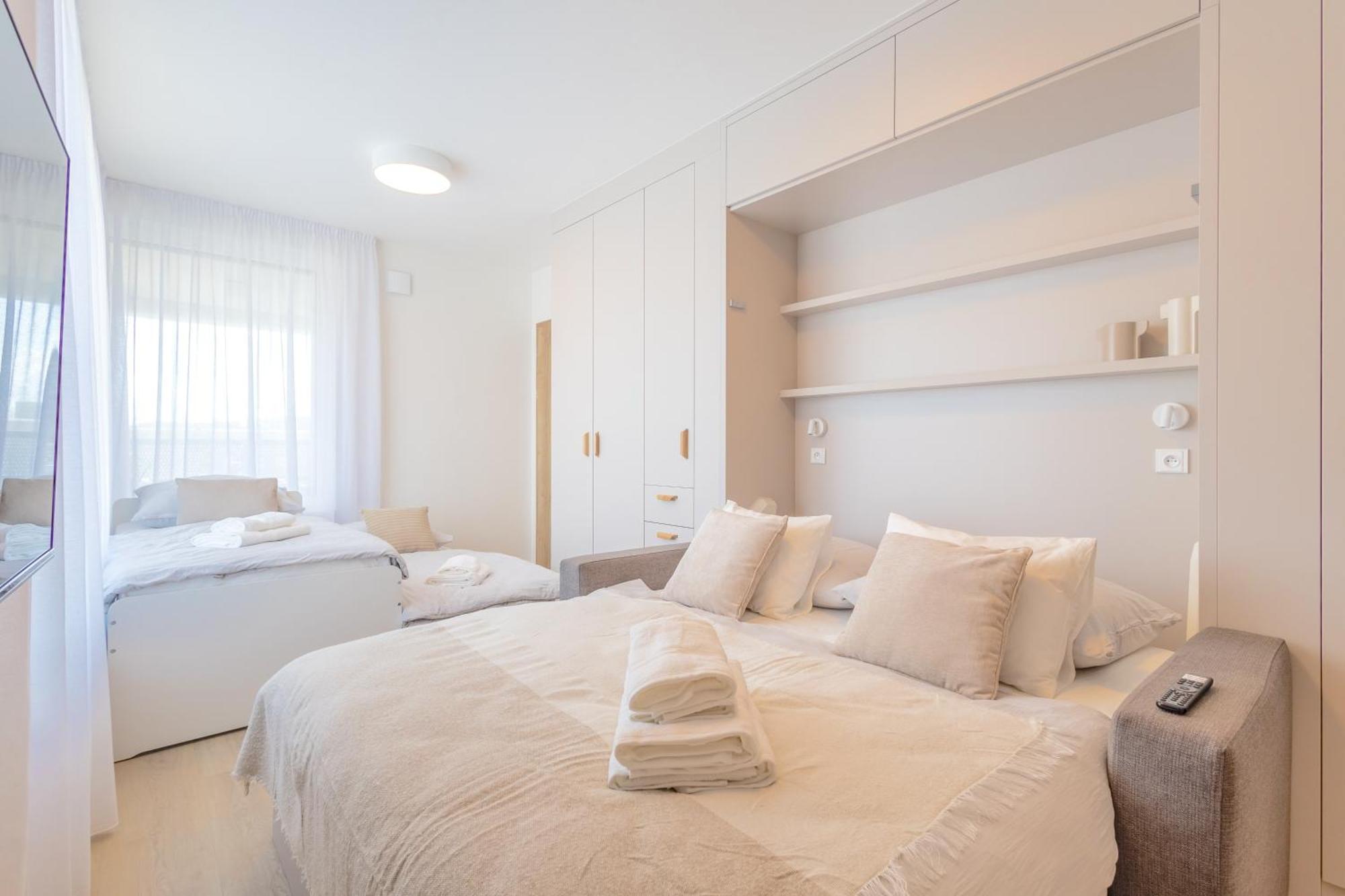 Apartmán Bright 2Br - 8Th Floor, Balcony, Free Parking - By Gravity Praha Exteriér fotografie
