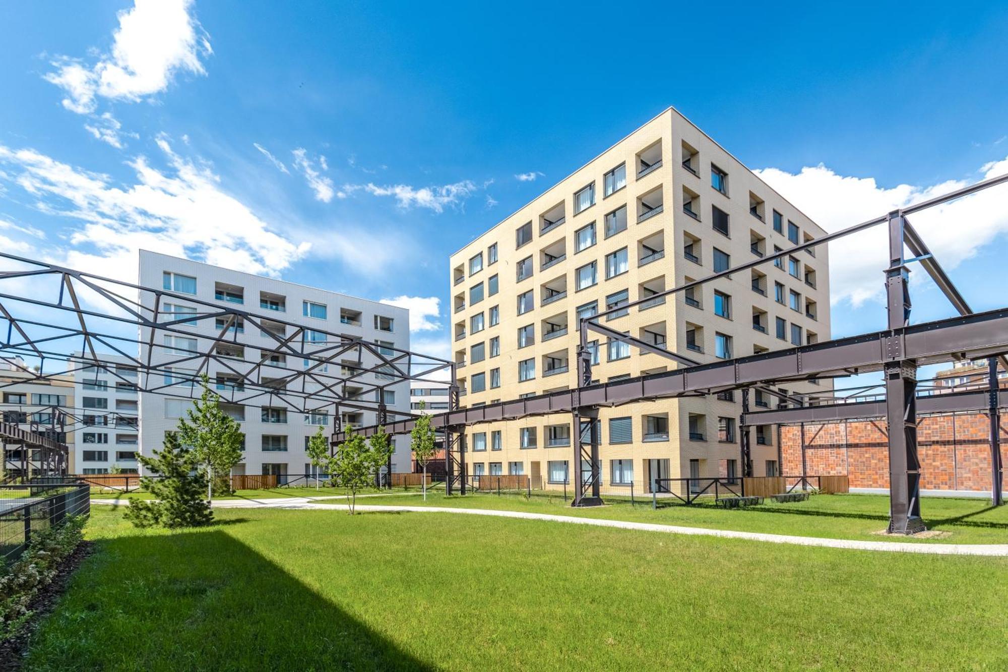 Apartmán Bright 2Br - 8Th Floor, Balcony, Free Parking - By Gravity Praha Exteriér fotografie