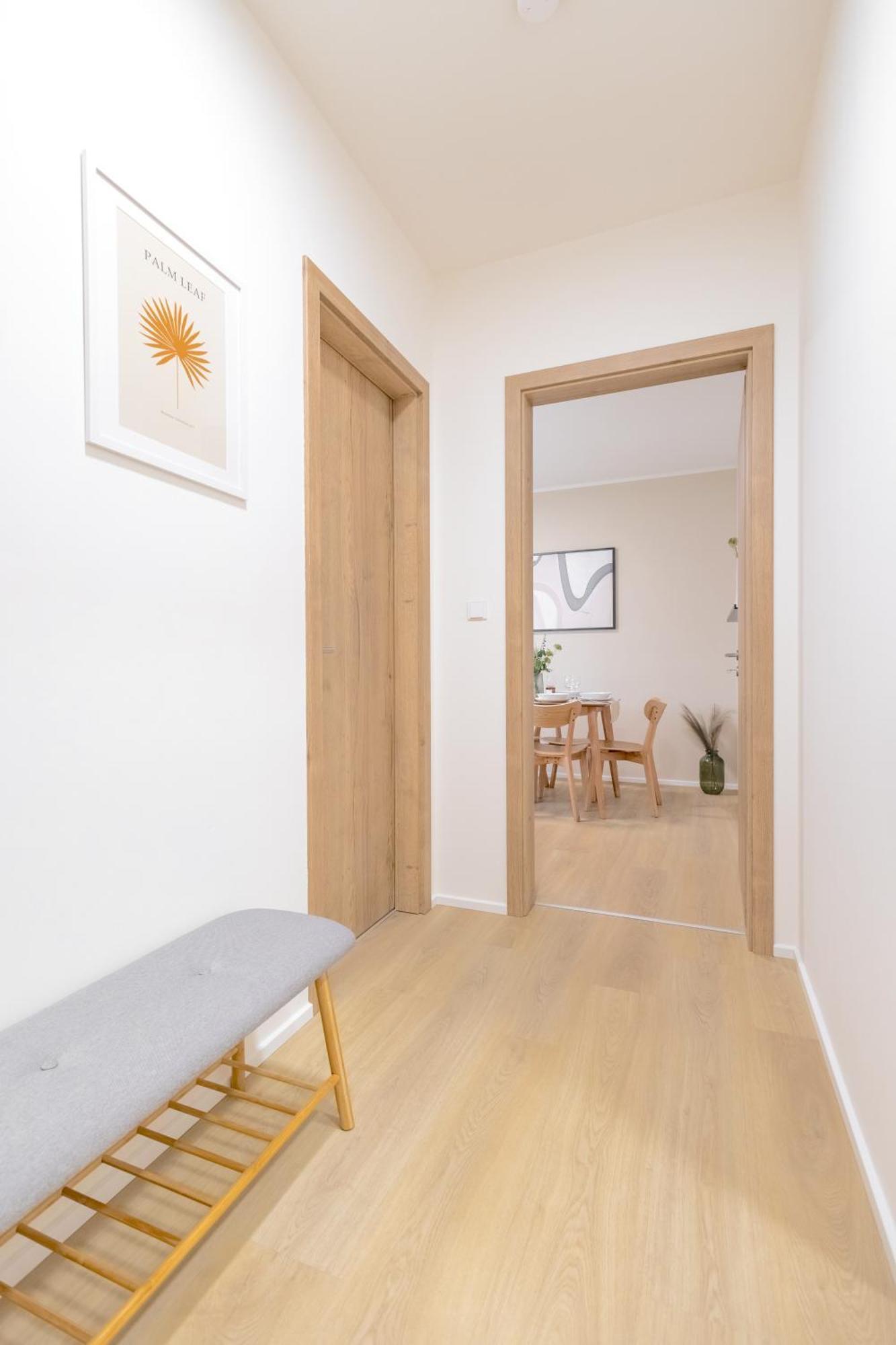 Apartmán Bright 2Br - 8Th Floor, Balcony, Free Parking - By Gravity Praha Exteriér fotografie