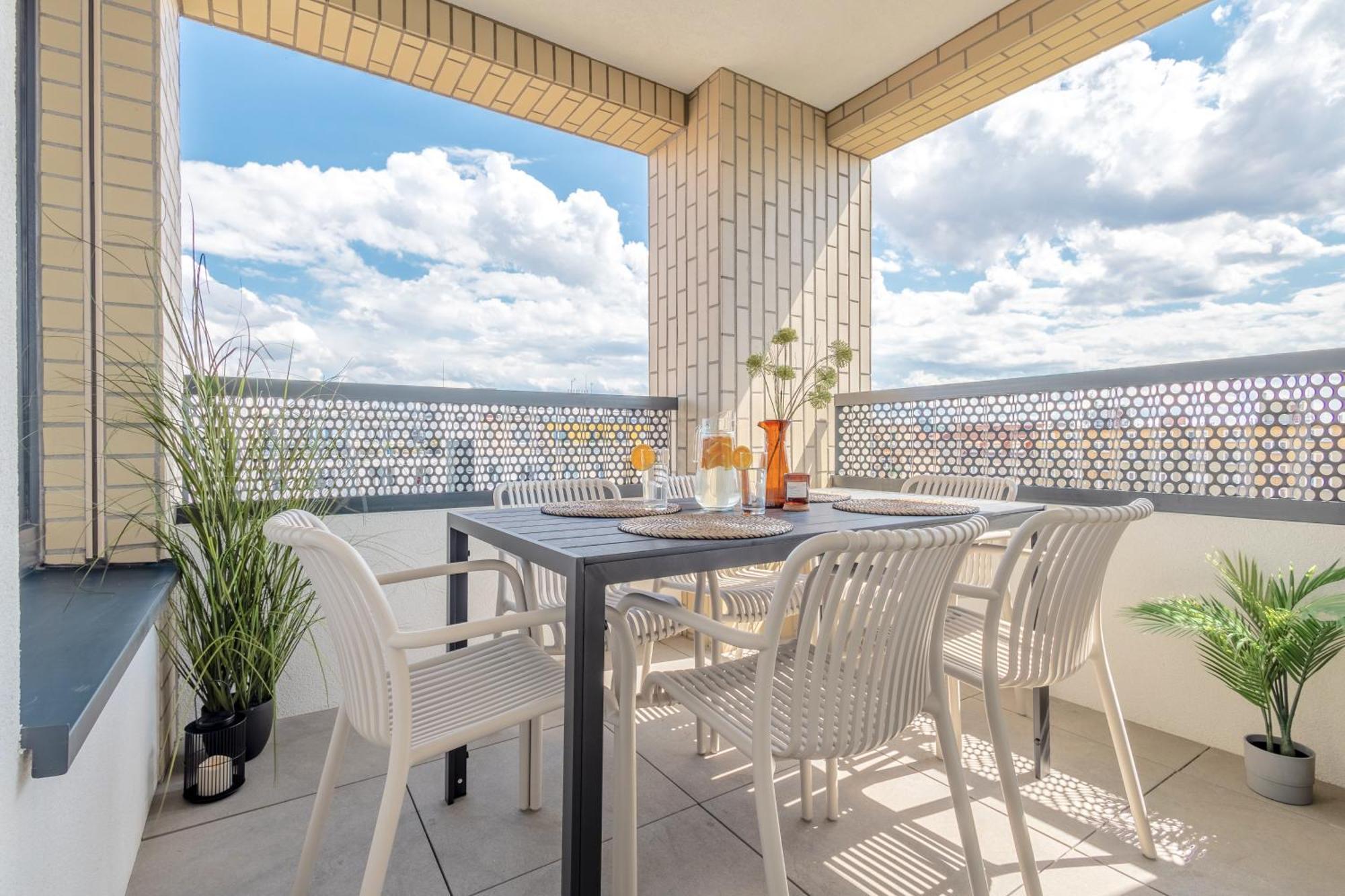 Apartmán Bright 2Br - 8Th Floor, Balcony, Free Parking - By Gravity Praha Exteriér fotografie