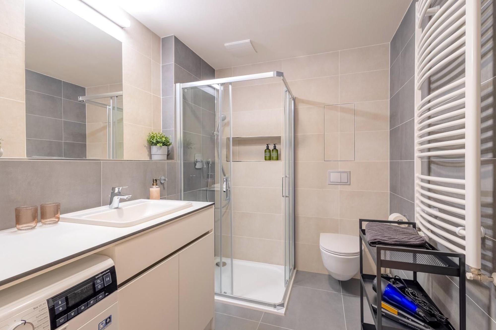 Apartmán Bright 2Br - 8Th Floor, Balcony, Free Parking - By Gravity Praha Exteriér fotografie