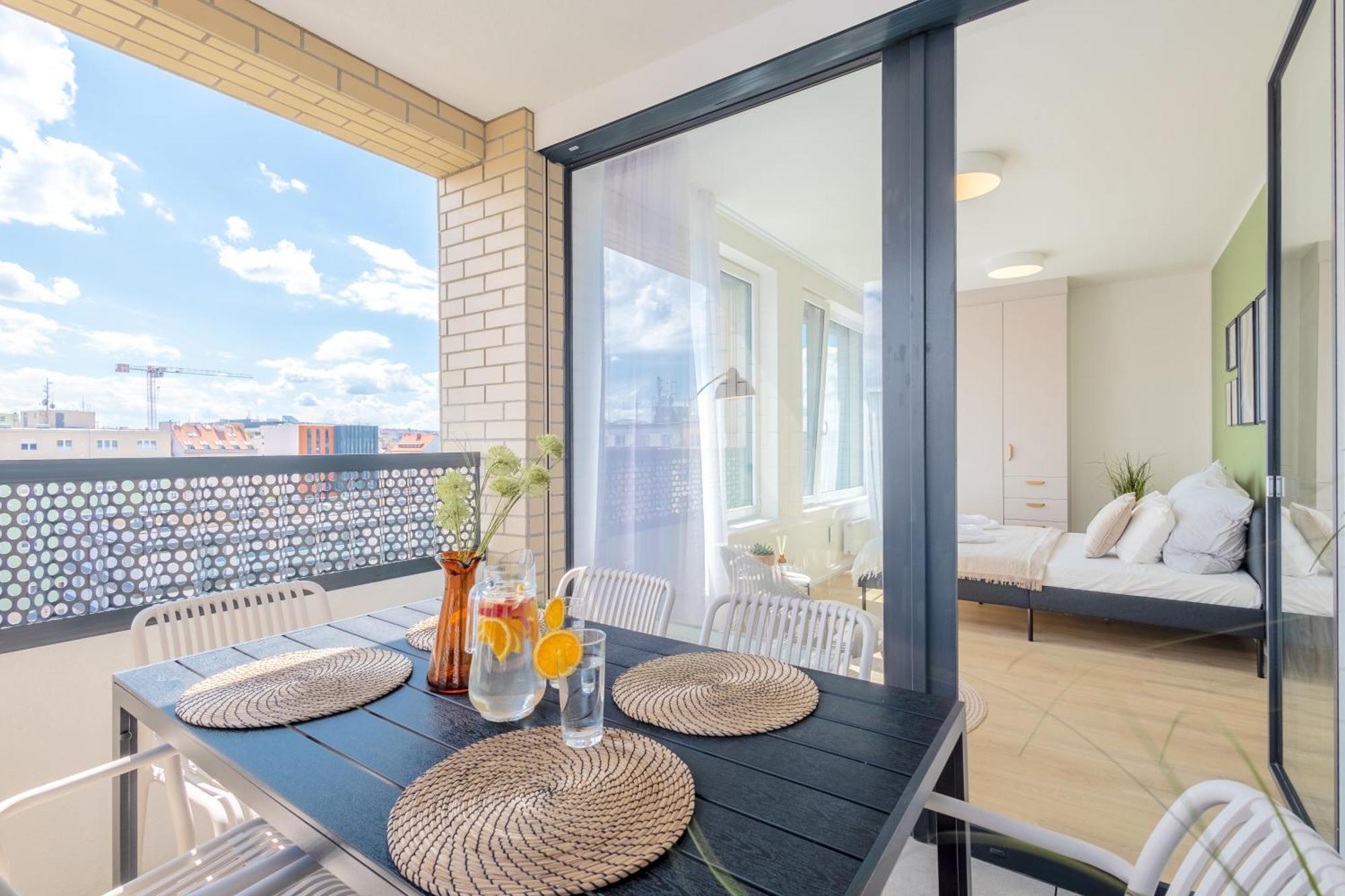 Apartmán Bright 2Br - 8Th Floor, Balcony, Free Parking - By Gravity Praha Exteriér fotografie
