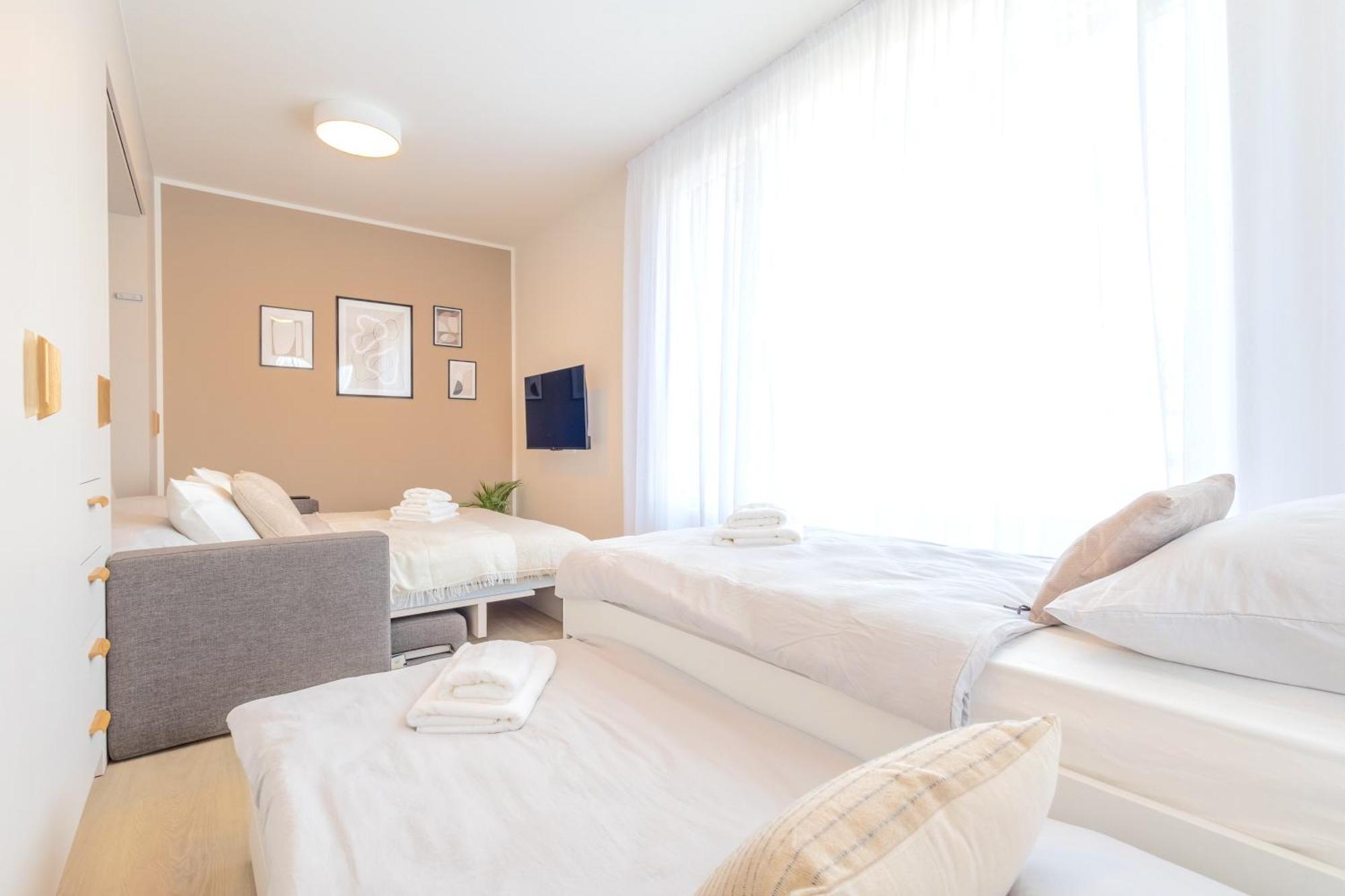 Apartmán Bright 2Br - 8Th Floor, Balcony, Free Parking - By Gravity Praha Exteriér fotografie