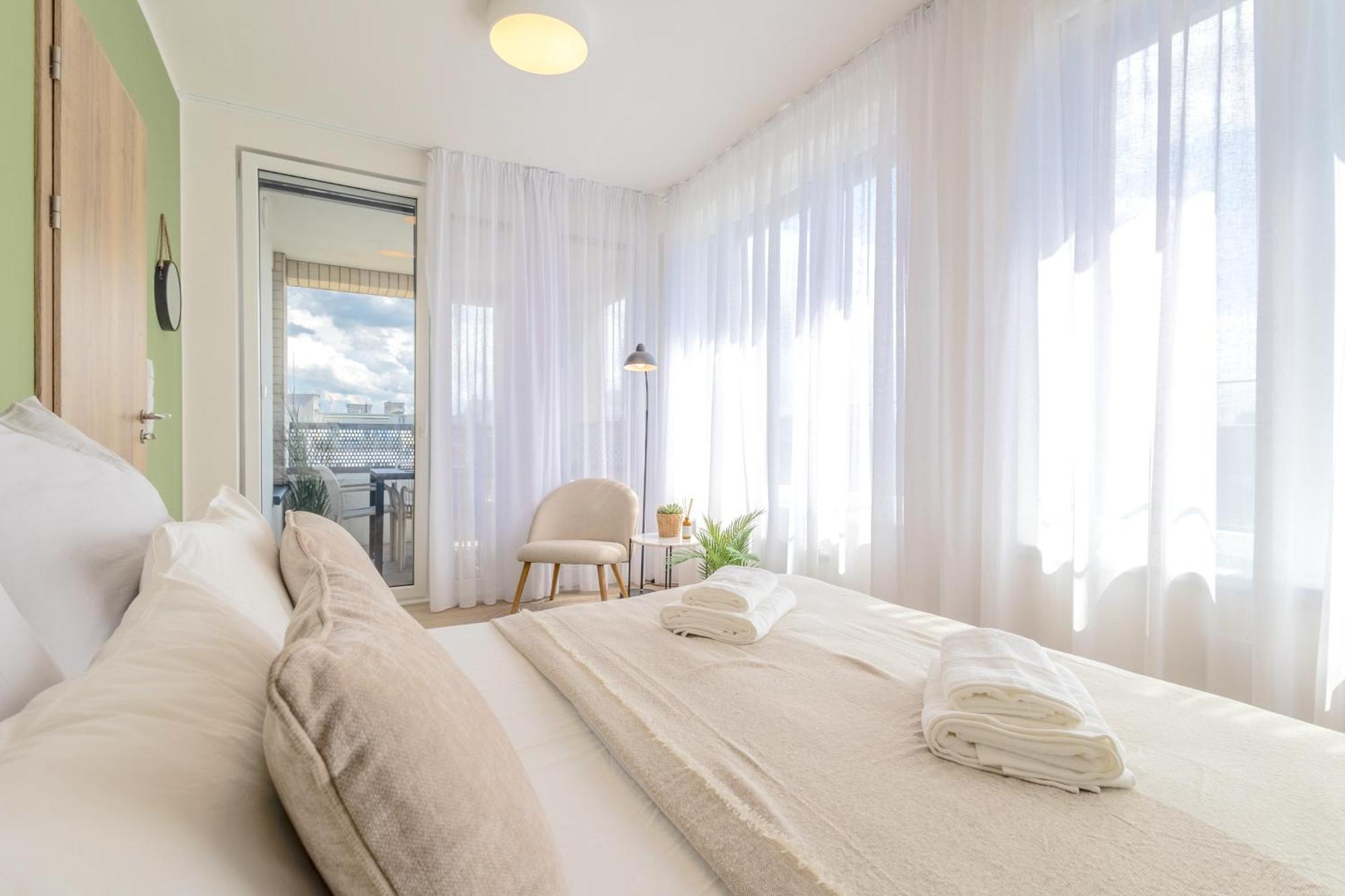 Apartmán Bright 2Br - 8Th Floor, Balcony, Free Parking - By Gravity Praha Exteriér fotografie