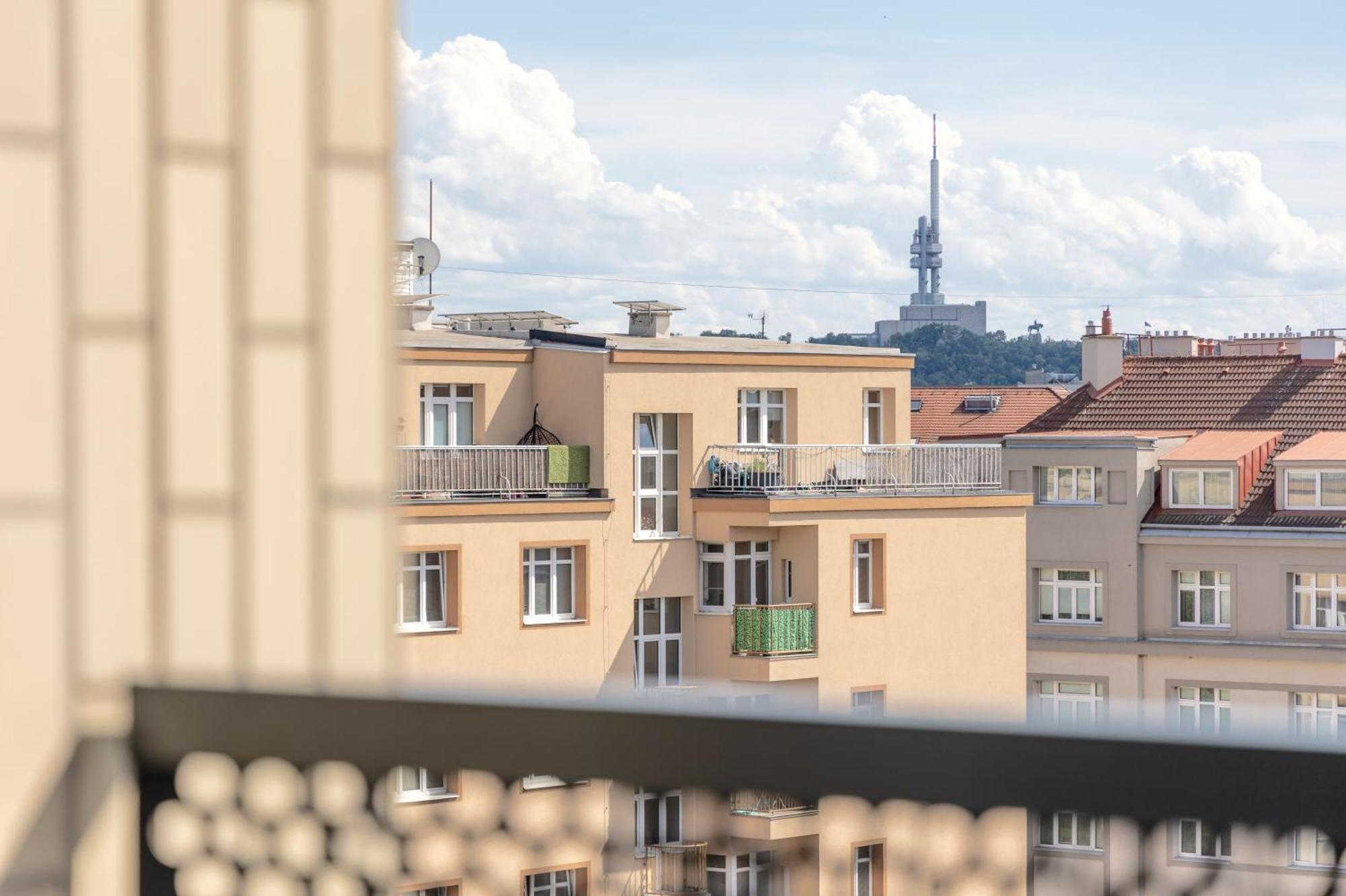 Apartmán Bright 2Br - 8Th Floor, Balcony, Free Parking - By Gravity Praha Exteriér fotografie